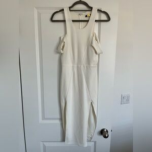 Elegant White Sleeveless Dress